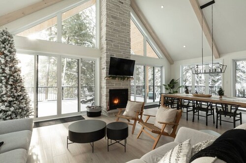 Spa • Sauna  • Salle de jeux • Terrasse • Foyer