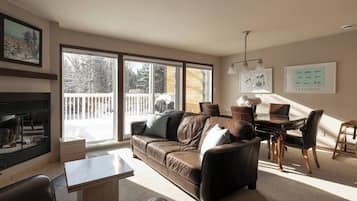 Téléviseur connecté, foyer, lecteur de DVD