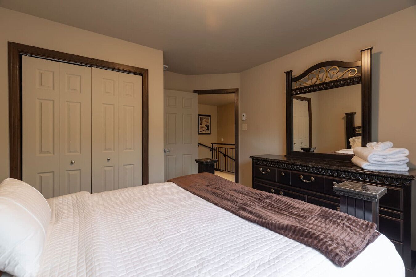 Desk, free WiFi, bed sheets