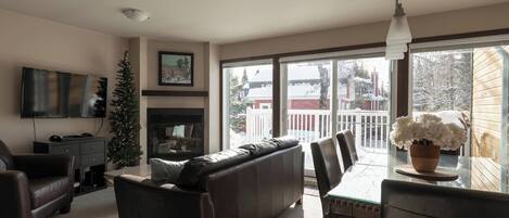 Smart TV, fireplace, DVD player