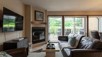 Smart TV, fireplace, DVD player