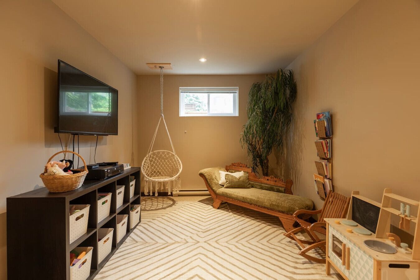 Smart TV, fireplace