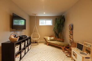 Smart TV, fireplace - Piscine+Golf+Vélo IN/OUT • Espace Jeux •  Navette (Mont-Tremblant)