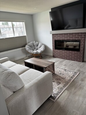 Smart TV, fireplace