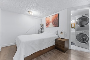 1 dormitorio, tabla de planchar con plancha, wifi gratis y ropa de cama