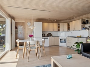 Fridge, microwave, dishwasher, cookware/dishes/utensils