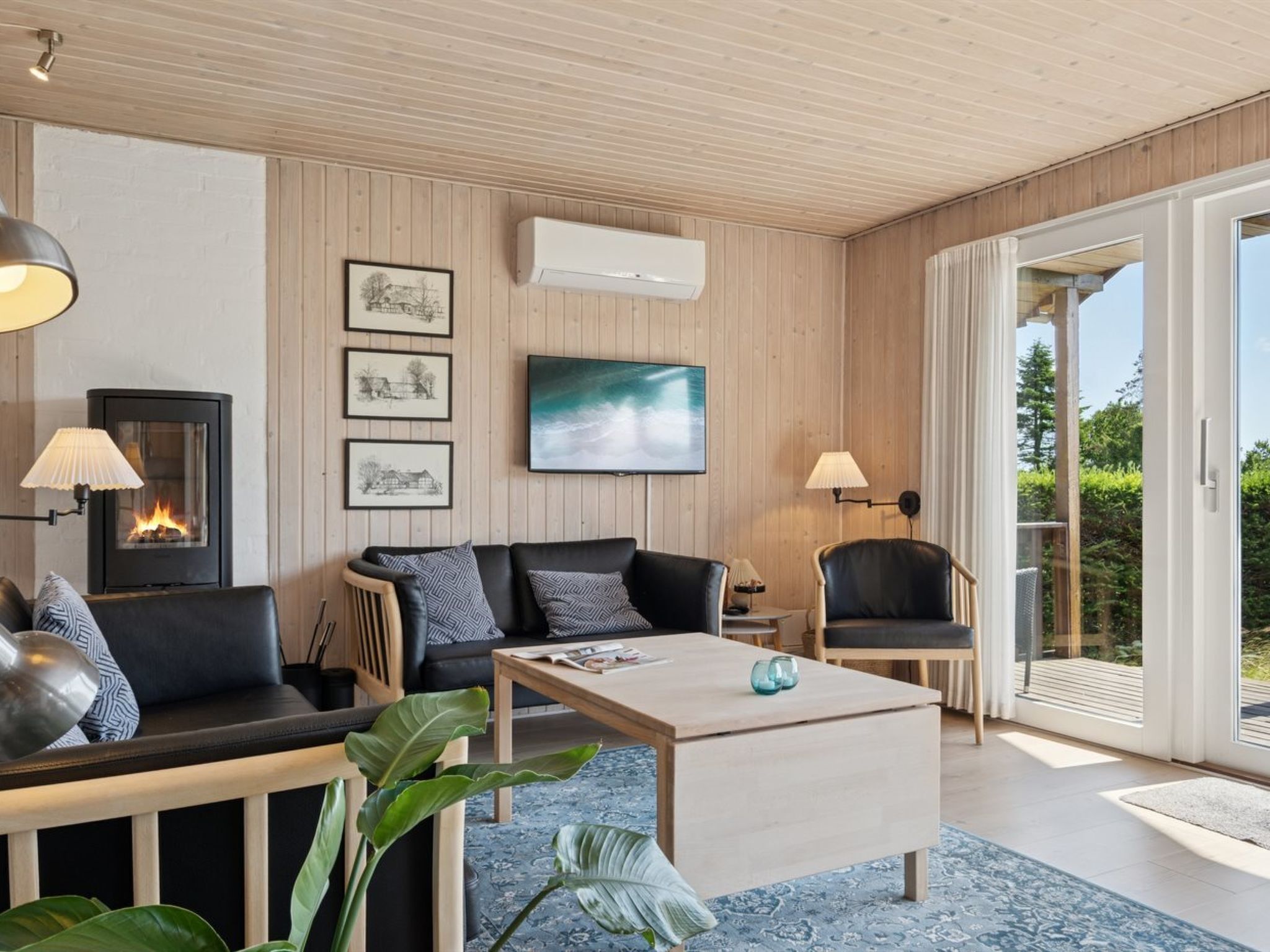 Télévision, cheminée