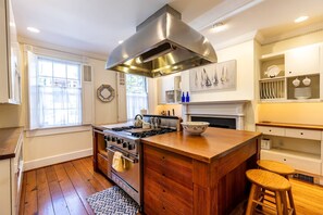 Luokittelematon kuva, 2 kautta 50, painike