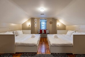 4 bedrooms, desk, iron/ironing board, free WiFi