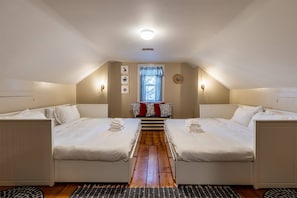 4 bedrooms, desk, iron/ironing board, free WiFi