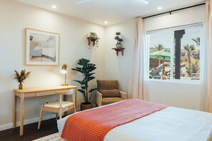 5 chambres, bureau, fer et planche à repasser, lit parapluie