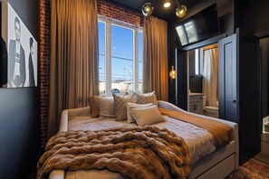 4 habitaciones, tabla de planchar con plancha, wifi y ropa de cama
