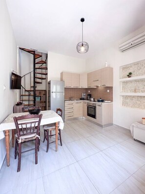 Fridge, microwave, oven, coffee/tea maker