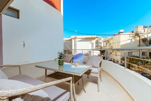 Outdoor dining - Lazaretta Suite 1 | Nea Chora (Chania)