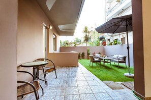 Outdoor dining - Lazareta Studio | Nea Chora (Chania)