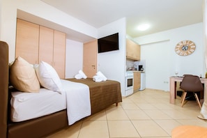 1 Schlafzimmer, BĂŒgeleisen/BĂŒgelbrett, WLAN, BettwĂ€sche