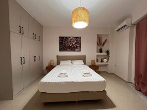 1 habitación, tabla de planchar con plancha, cuna de viaje y wifi 