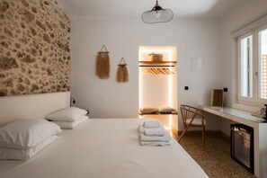 Desk, iron/ironing board, travel crib, WiFi - M - Modern Living | Studio (Chania)