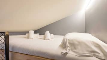 1 bedroom, bed sheets