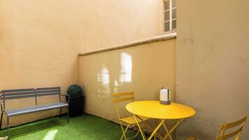 Apartment | Outdoor dining