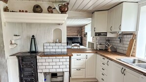 Kjøleskap, mikrobølgeovn, ovn og oppvaskmaskin