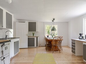 Réfrigérateur, micro-ondes, four, lave-vaisselle