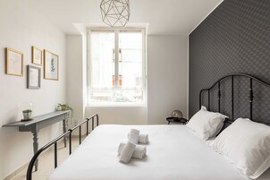 2 habitaciones, tabla de planchar con plancha y ropa de cama 