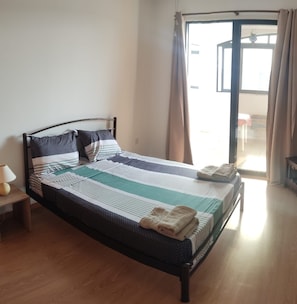 3 habitaciones, tabla de planchar con plancha, wifi y ropa de cama