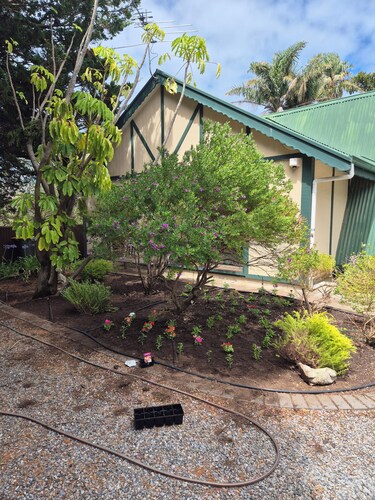 Take a  beach shack break in simple  setting,  a step to Port Wilunga Esplanade.