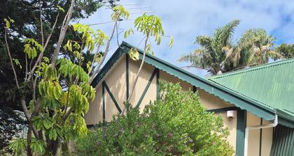 Take a beach shack break in simple setting, a step to Port Wilunga Esplanade.