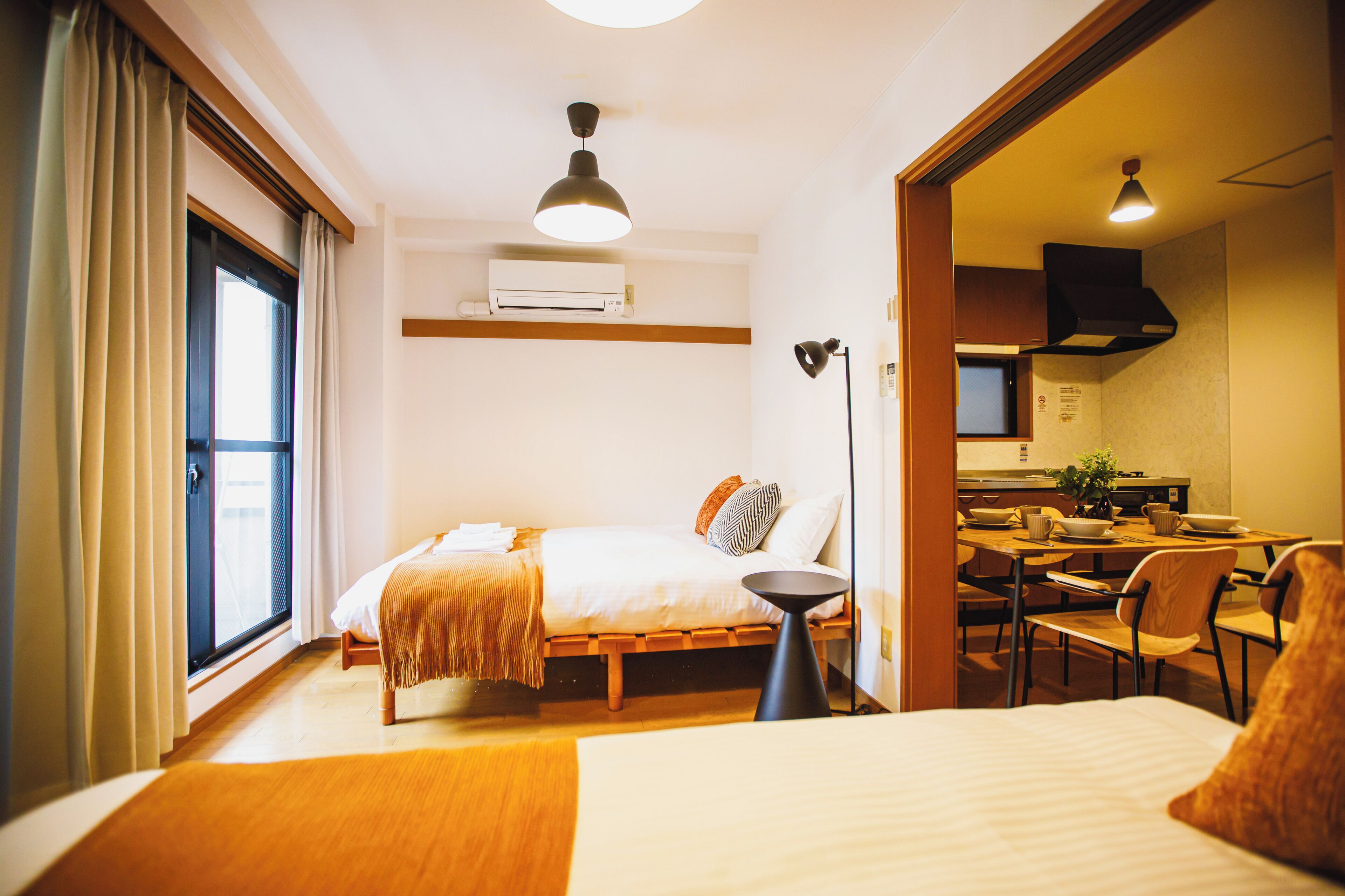 Cortinas blackout, tabla de planchar con plancha y wifi gratis 