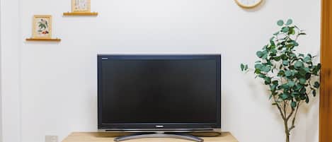Basic Apartment, City View | Blackout curtains, iron/ironing board, free WiFi, bed sheets
