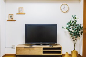 Basic Apartment, City View | Blackout curtains, iron/ironing board, free WiFi, bed sheets