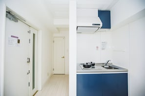 Basic Apartment, City View | Private kitchen | Full-size fridge, microwave, stovetop, cookware/dishes/utensils