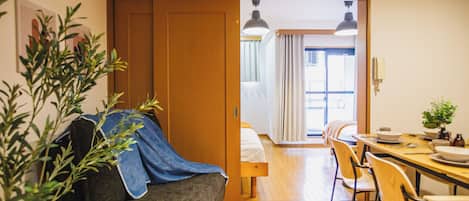 Basic Apartment, City View | Living area