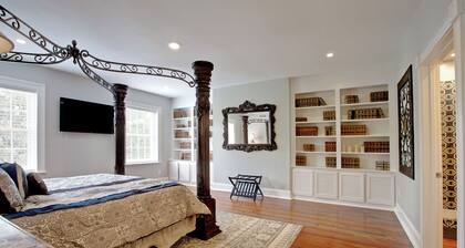 Newly Renovated 4 bed 3 bath & 2 Parking