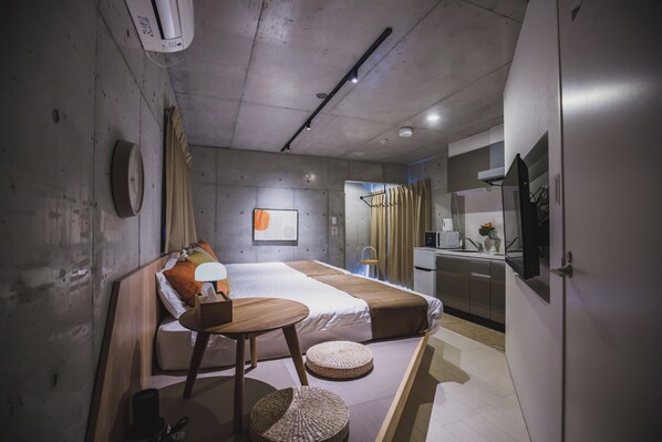 Blackout curtains, soundproofing, free WiFi, bed sheets