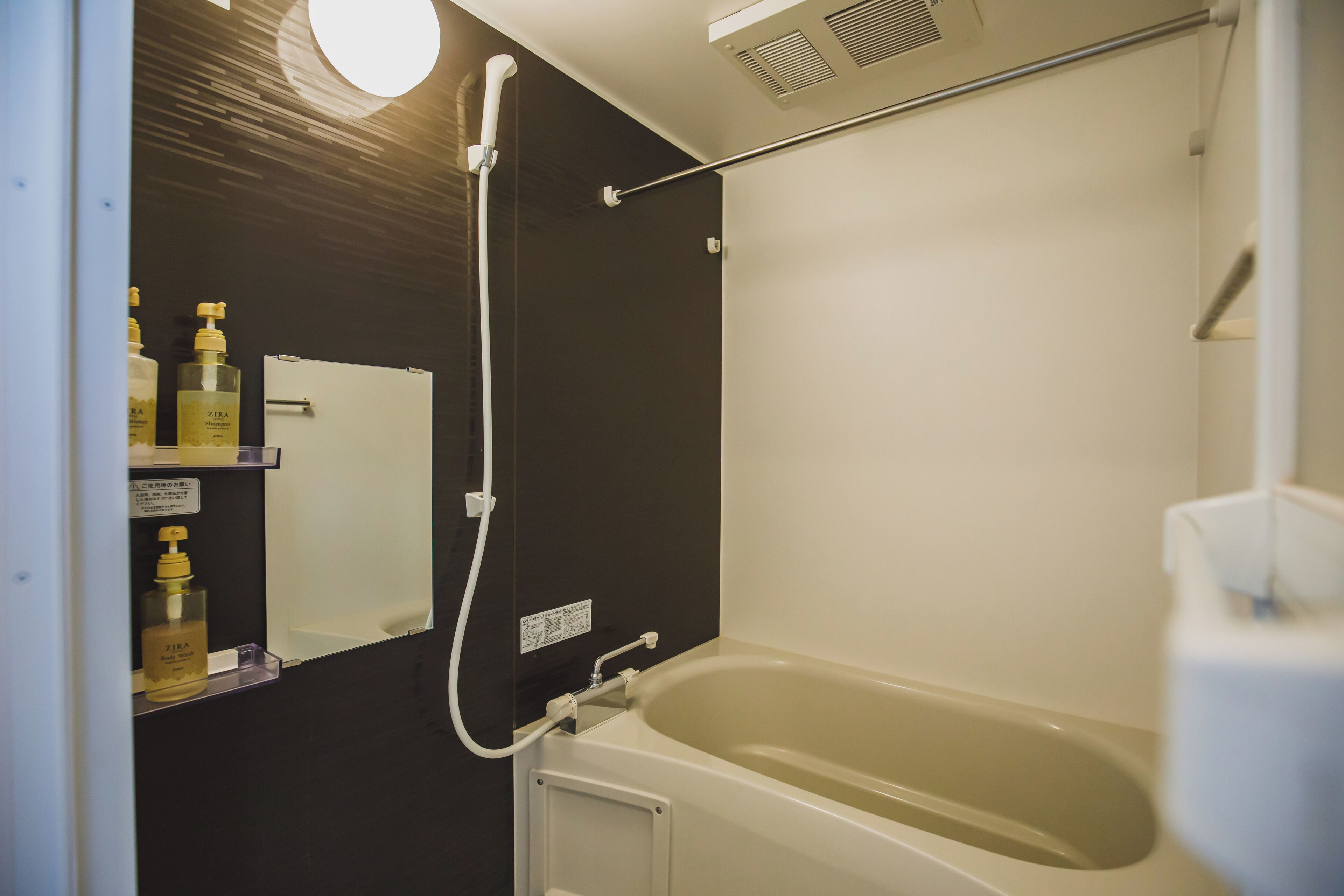 Combined shower/tub, rainfall showerhead, hair dryer, slippers