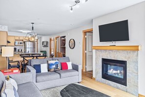 Télévision, cheminée