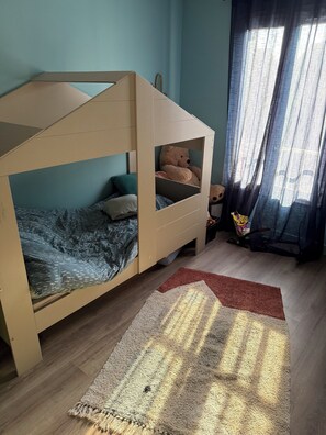 3 chambres, fer et planche à repasser, Wi-Fi, draps fournis