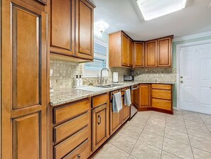 Private kitchen - Pool Home in Seminole Florida (Seminole)