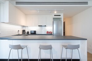 Réfrigérateur, micro-ondes, four, lave-vaisselle