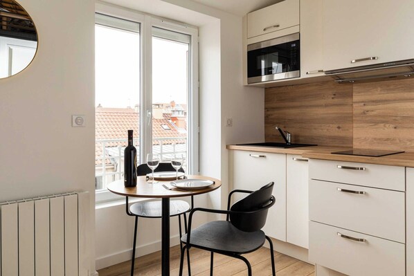 Apartment | Private kitchen | Fridge, microwave, oven, stovetop