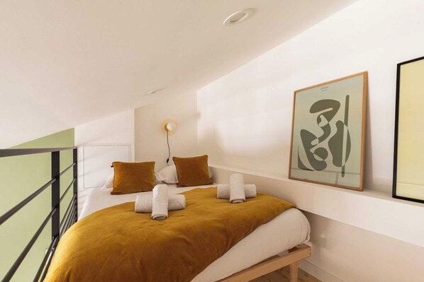 Apartment | 1 bedroom, bed sheets