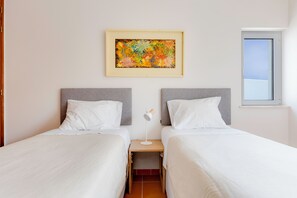 4 bedrooms, WiFi, bed sheets