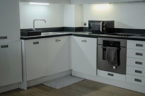 Micro-ondes, four, plaque de cuisson, lave-vaisselle