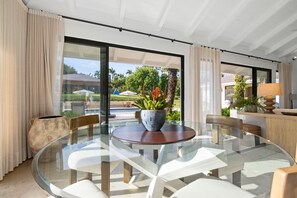 Dining - Luxury NEW Villa near Minitas Beach, Marina, & Altos de Chavon, 5 Bedrooms. (La Romana)