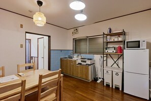 Fridge, microwave, cookware/dishes/utensils - XS02 XROSS STAY Namba2 (Osaka city)