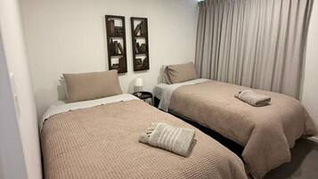 3 bedrooms, desk, iron/ironing board, free WiFi