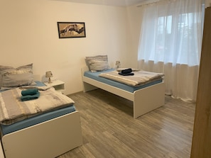 2 bedrooms, WiFi, bed sheets - Spacious 80 m² vacation apartment with terrace for 4 people (Mörlenbach)